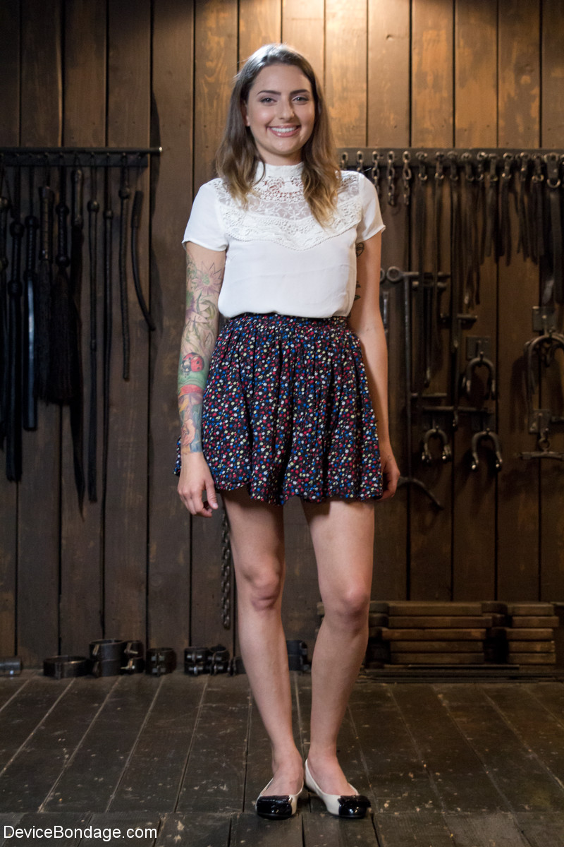 Contrainte Par Appareil Avec Missy Minks Et Mz Berlin Nue