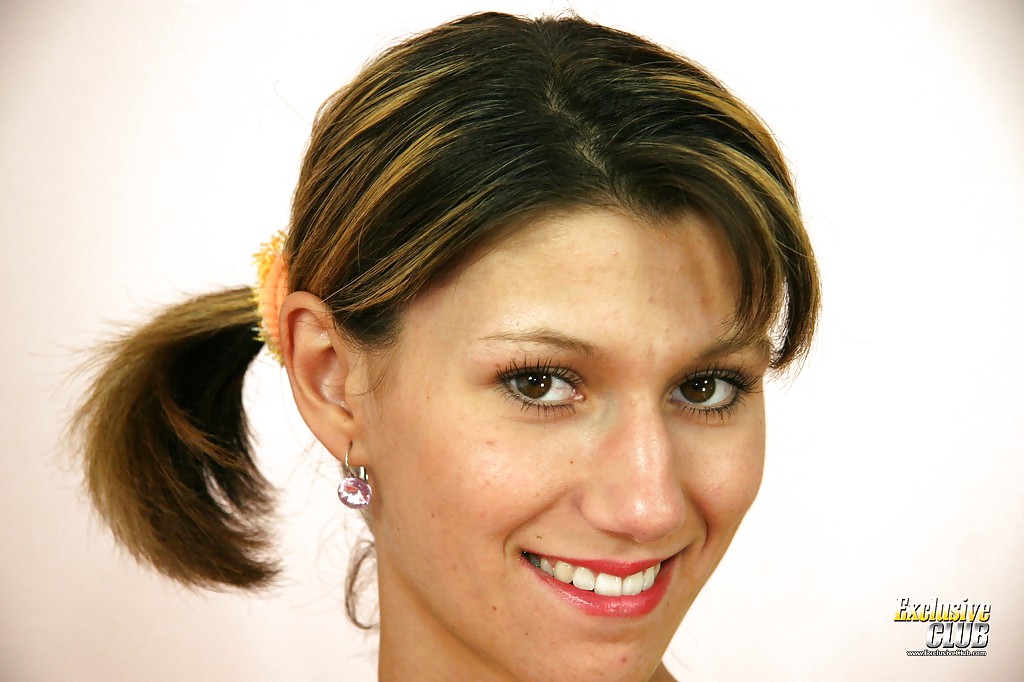 Amanda Vamp Abre Seu Donut Muito Peludo