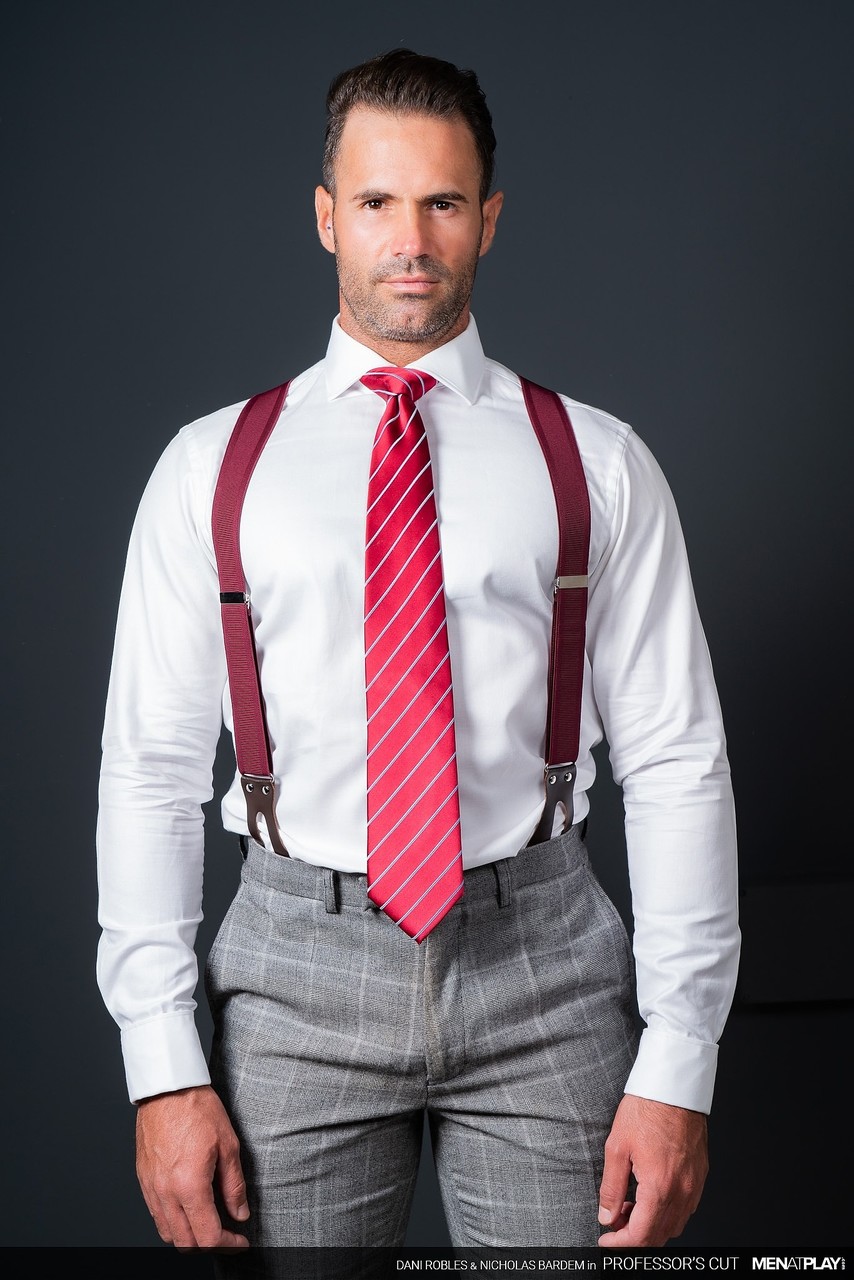 男同性恋者Dani Robles和Nicholas Bardem享受后入式肛交