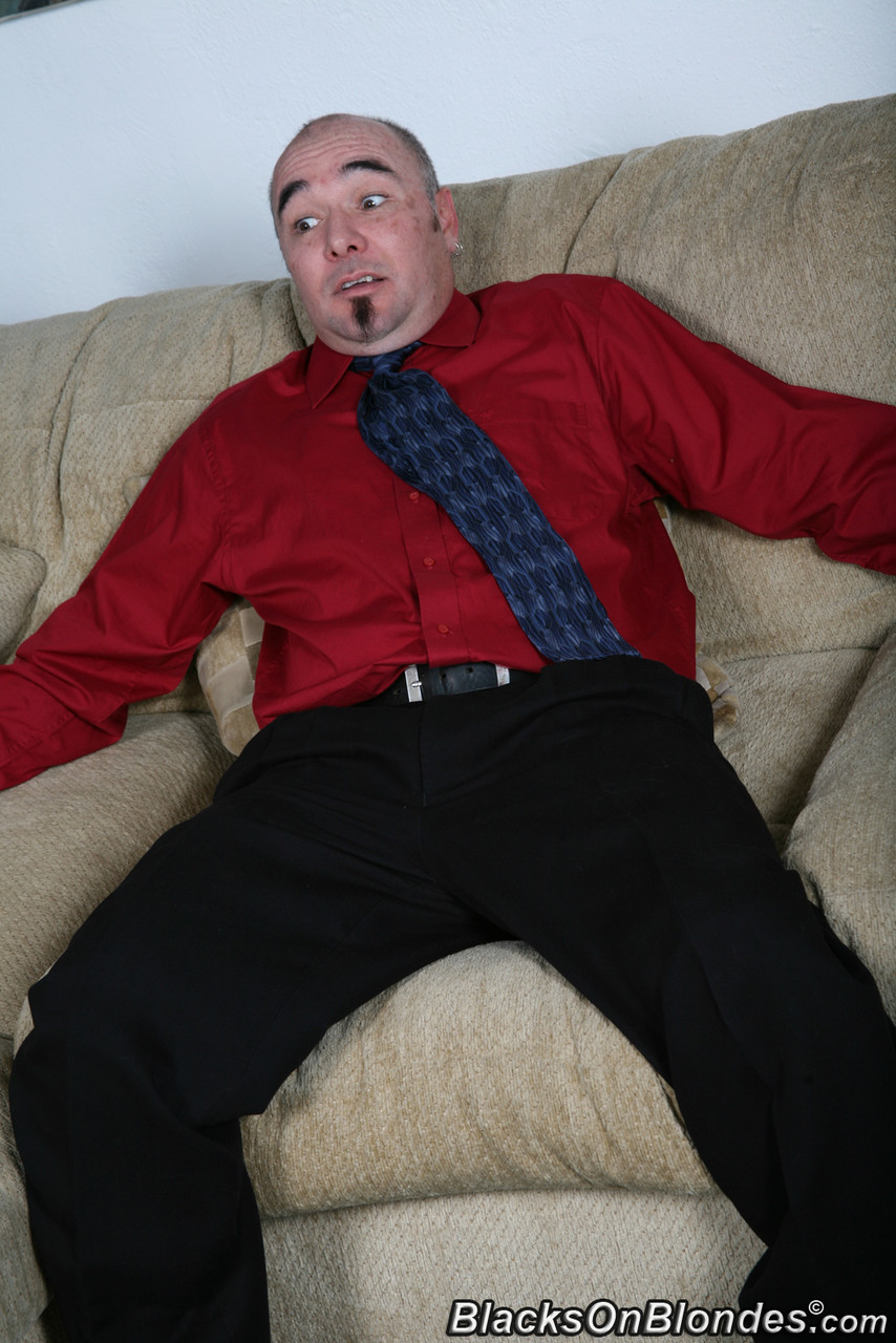 Teen Cindee With Huge Boobs Fucks Muscular Black Guy To Protect Dad