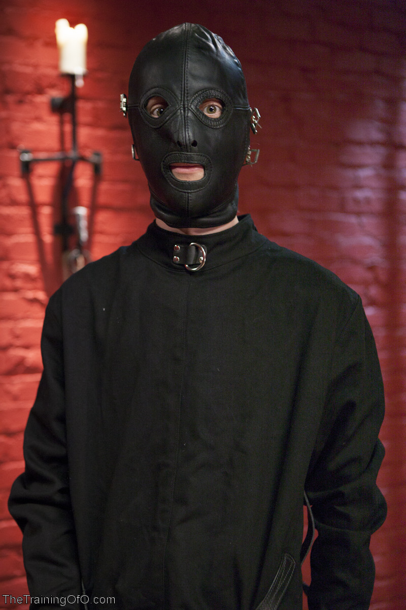 Holly Heart 和 Owen Gray 在硬核 BDSM 训练行动中