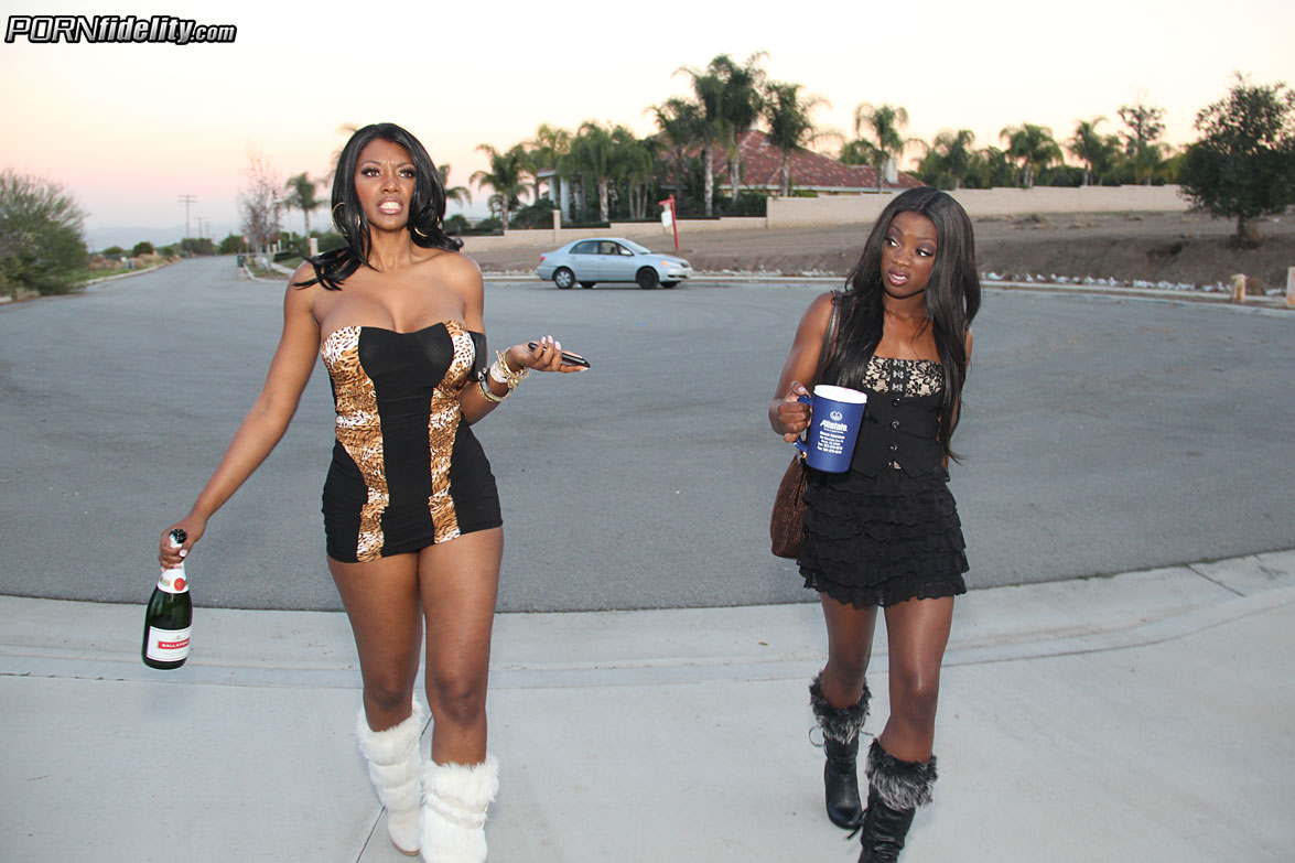 Madison 夫妇 在 壮观 的 跨种族 群交