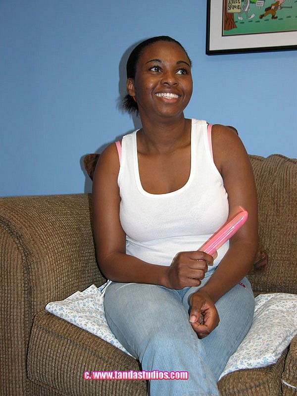 黑人素人魅力展示怪物曲线并独自自慰