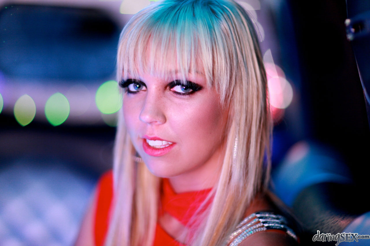 British Milfs Tamara Grace And Scarlet Lovatt Have Threesome With Limo Driver