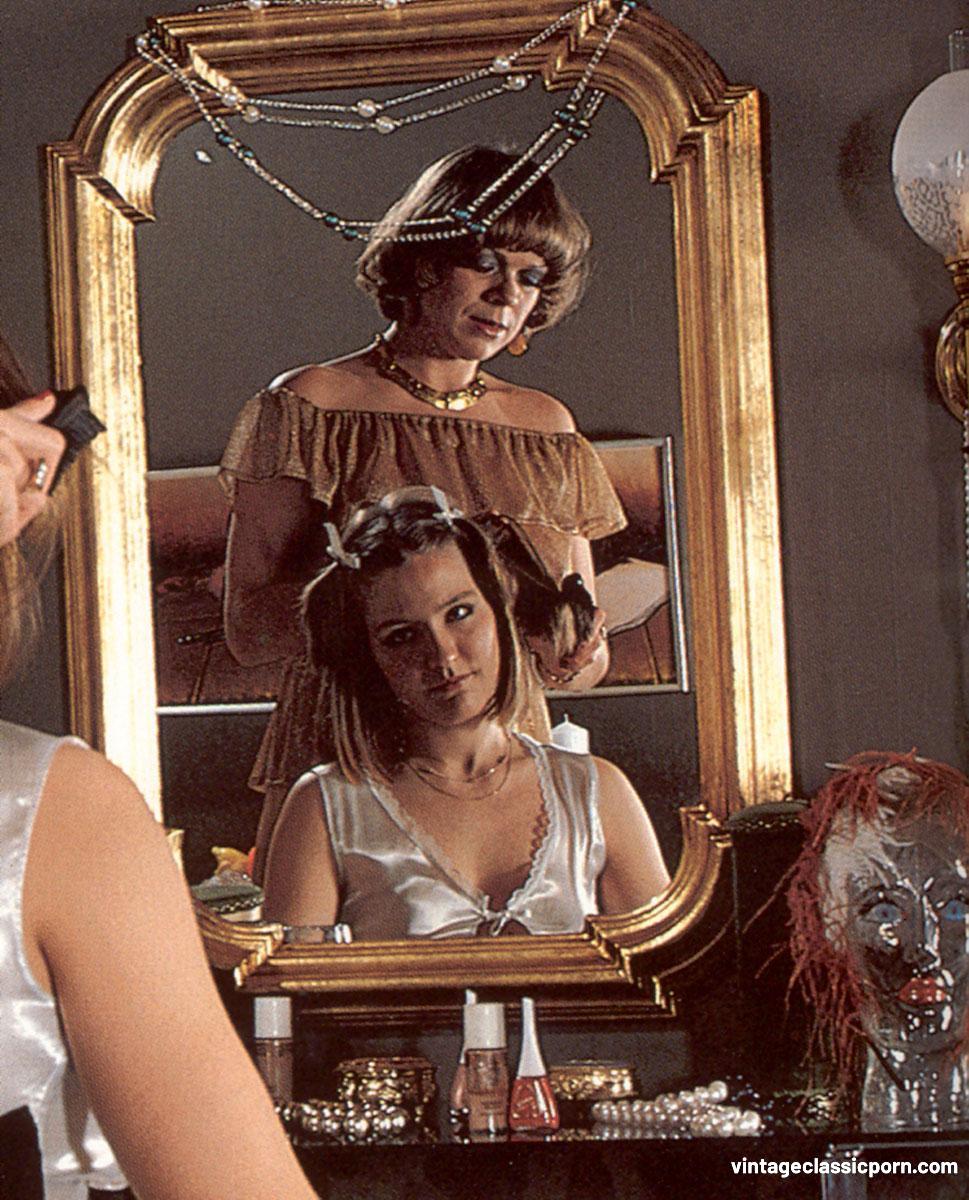 Süße Vintage Babes Entkleiden Sich Und Kosten Zwei Schwänze Bevor Heiße Vierergruppe