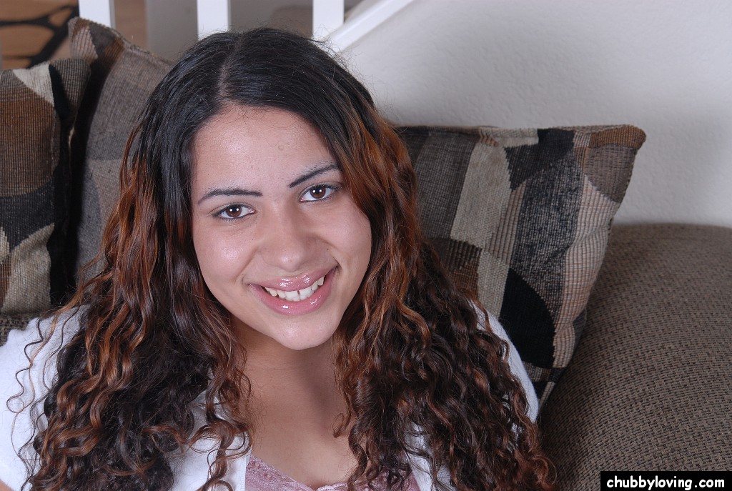 Mercedez Se Fait Jouir Sa Chatte Poilue Et Monte Son Gros Cul De Latina