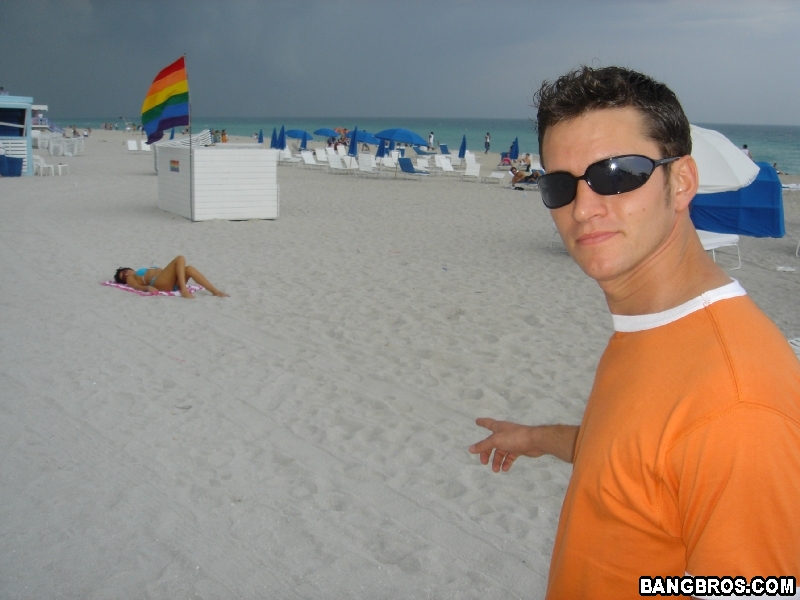 萨蒂瓦·罗斯在火热自制性爱中展露完美身材