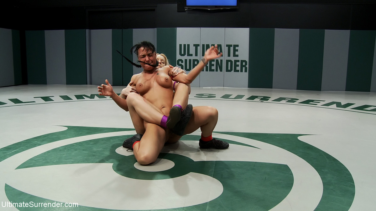 Hollie Stevens Gegen Mahina Zaltana Im Ultimativen Nacktkampf Der Kapitulation