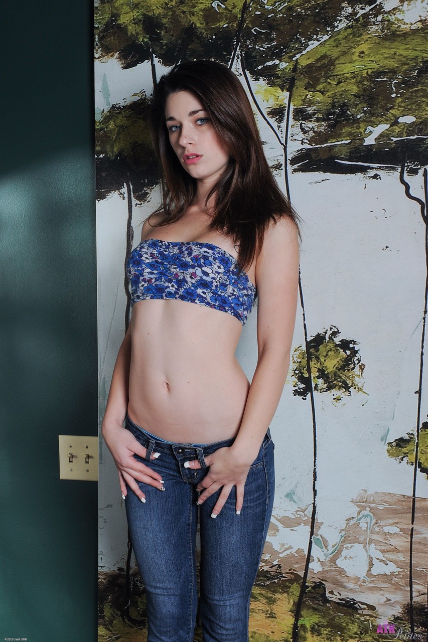 Jayde Symz Performs XXX Image Set For ATK Galleria