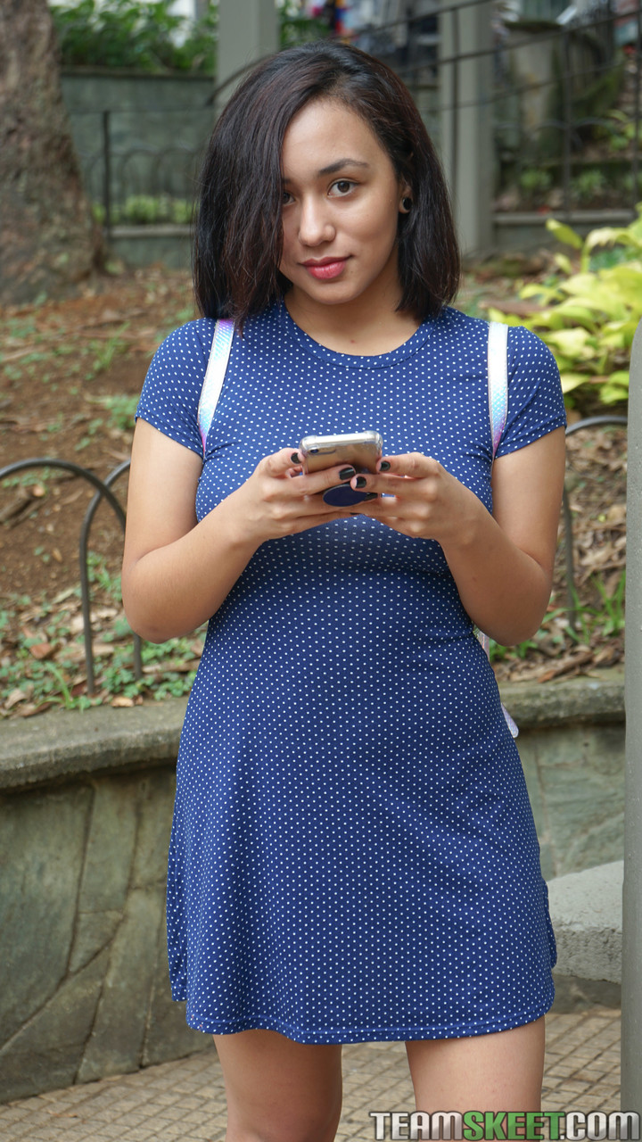 فتاة مراهقة لاتينية بمؤخرة فقاعية لا ماكا تستفز وتأخذ زب صديقها