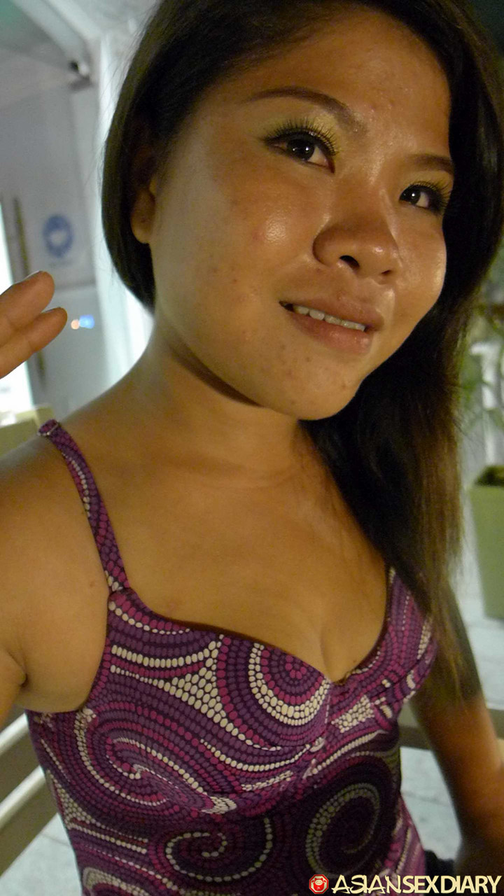 Pequena Asiática Gostosa Com Bunda Grande Aproveita Sexo Em Estilo Cachorrinho POV Com Homem Bem Dotado