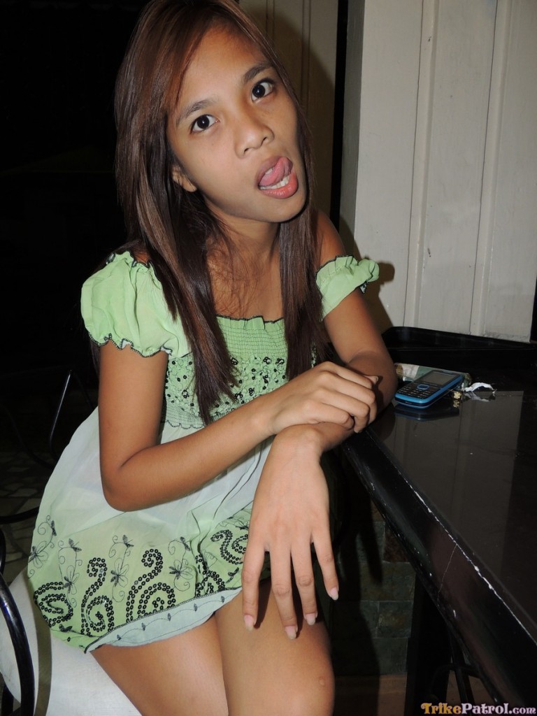 يومي تُظهر ثدييها الكبيرين وتُغتصب في غرفة فندق