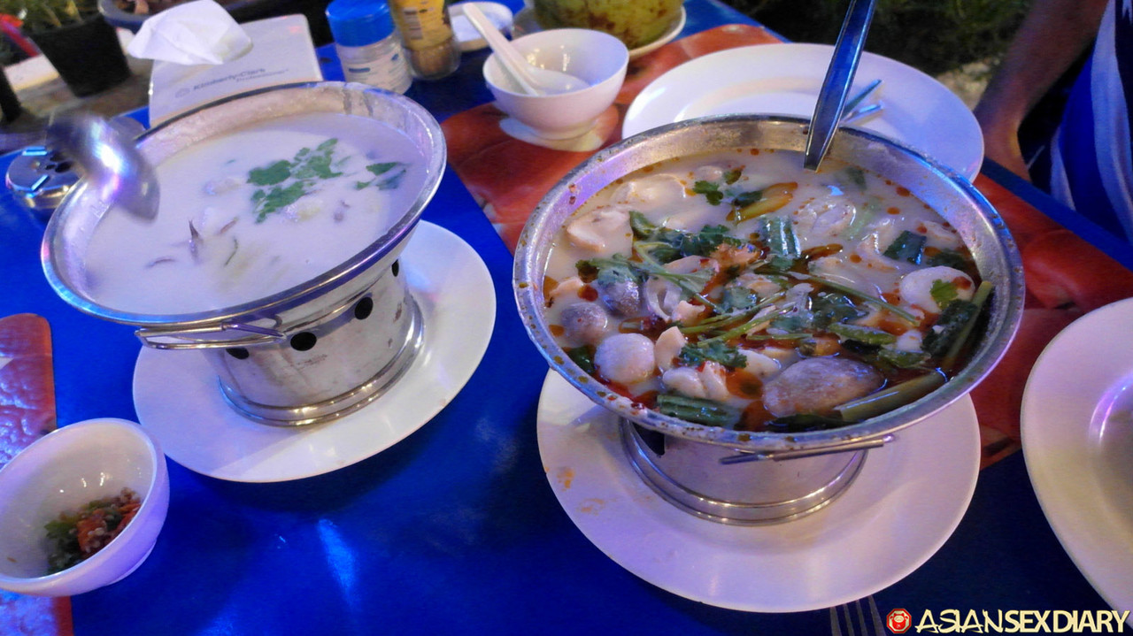 सुंदर एशियाई लड़की पांग के साथ दिन भर बाहर रहने के बाद पीओवी हार्डकोर सेक्स