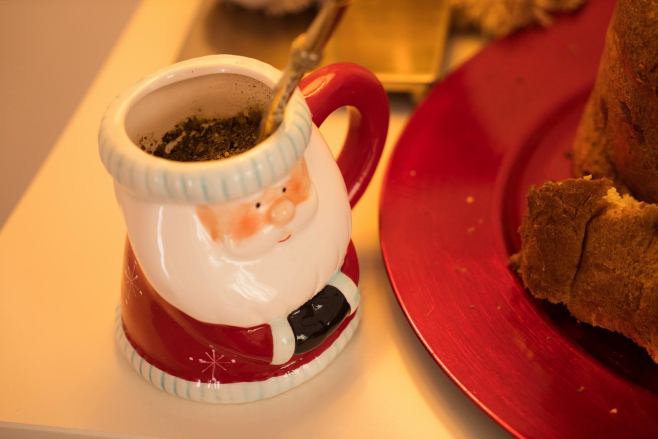 サンタがブロンドのシシリアとチキ・ドゥルセを祝いに来ました