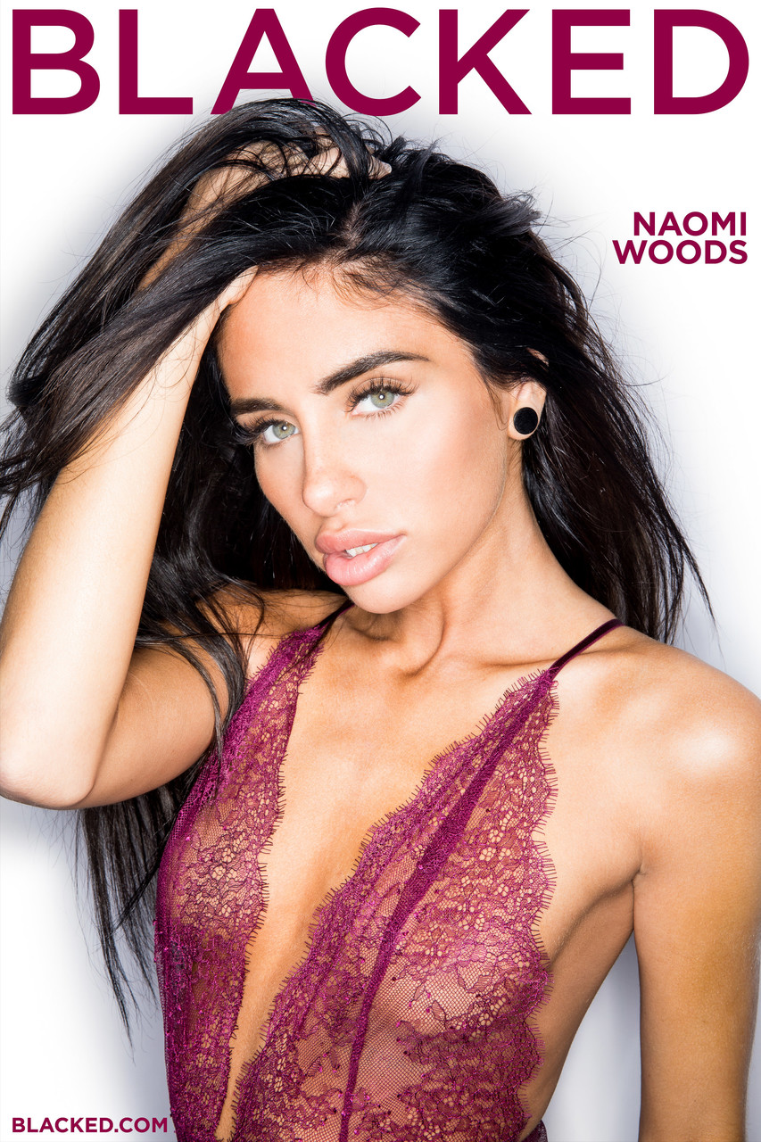 長脚のティーン・ナオミ・ウッズがジェイソン・ラヴに壊されて中出しされる