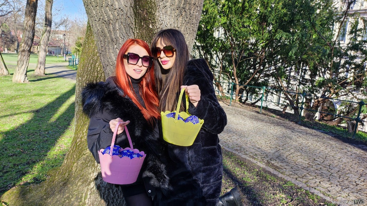 性欲旺盛的男人双重操操性感妓女在复活节四人性派对