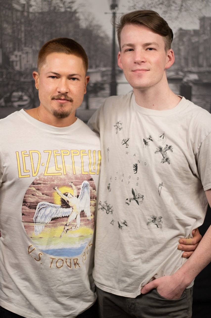 सुनहरे बालों वाला गर्म लड़का Beaux James लंबे Julian Waits से चुदता है