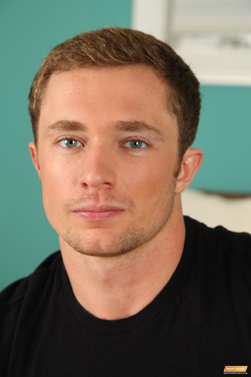 マーキー・モアがJ・ハウリングに後ろからハメられる - 赤毛のゲイ男