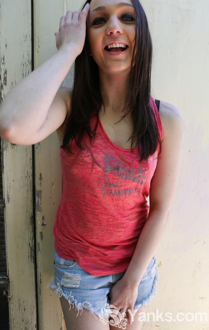 آن ميلبورن مع أثداء جميلة تثير البظر بعد عروض ستريبتيز