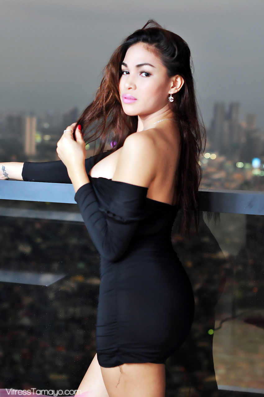 विट्रेस टामयो गर्म पोर्न फोटो में बड़े स्तन और गुदा के साथ