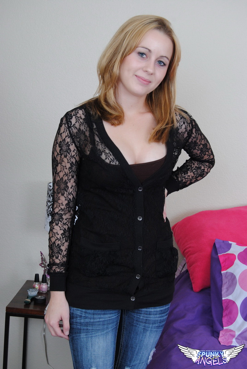 Blonde Amateur Mae Lynn Strips Tight Blue Jeans and Poses