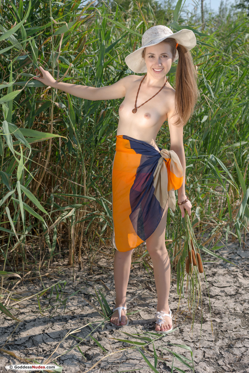 صور هريزانتيما العارية في جوديس نودز