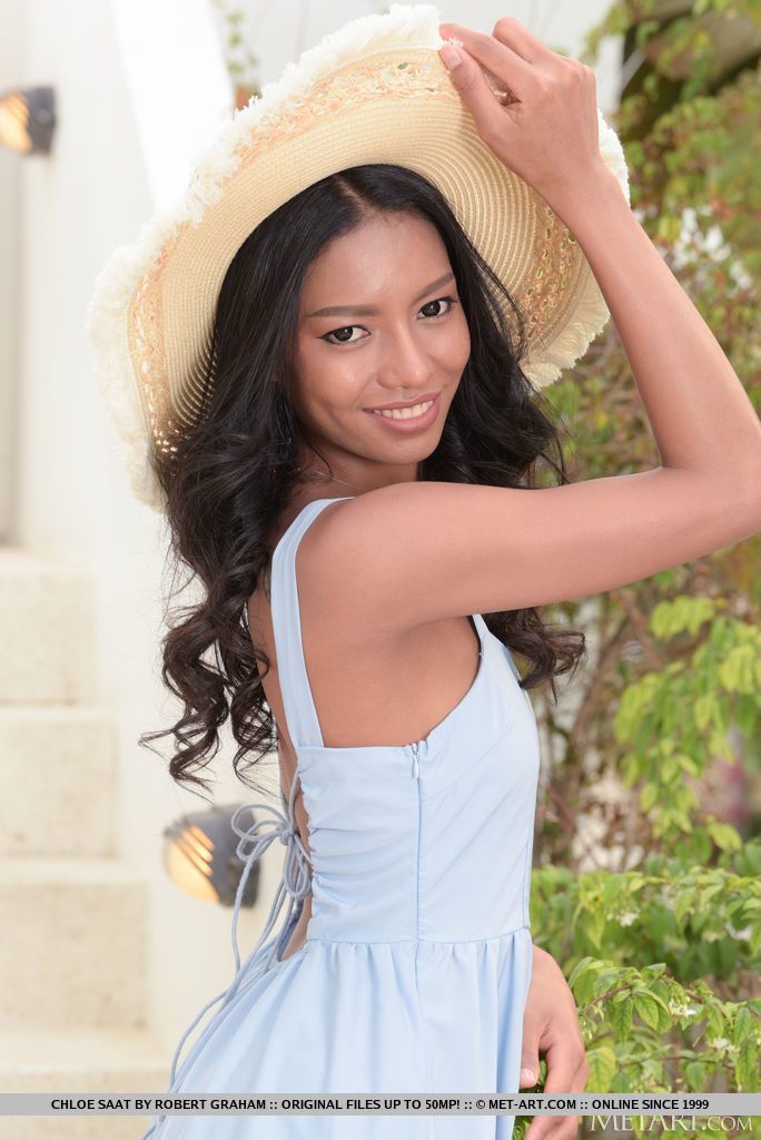 Adolescente Chloe Saat Tira Vestido Para Poses Nuas Incríveis