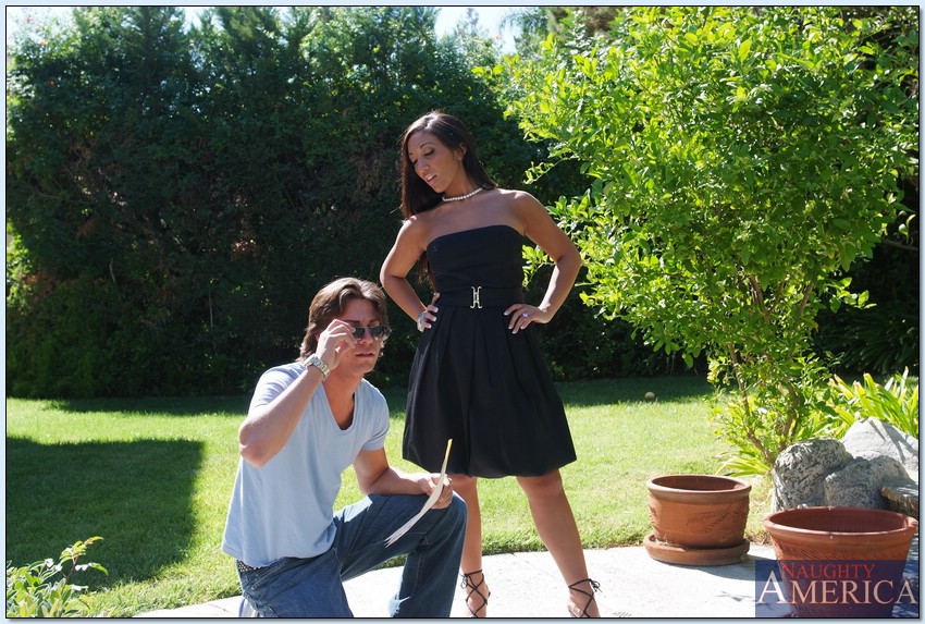 ليونا دولسي تأخذ القضيب في مهبلها اللاتيني الم tỉن