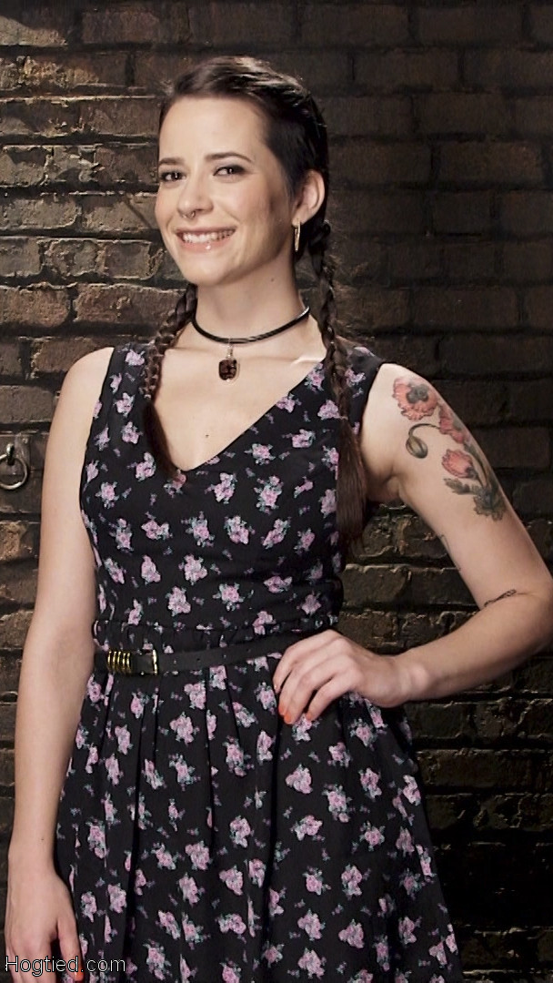 裸のフレヤ・フレンチが縛られてXXXボンデージ