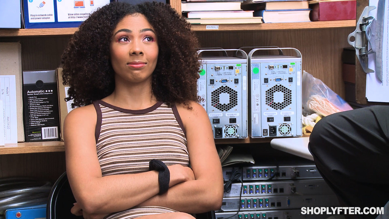 Nia Nixon इबोनी दुकानदारी नग्न तलाशी सेक्स