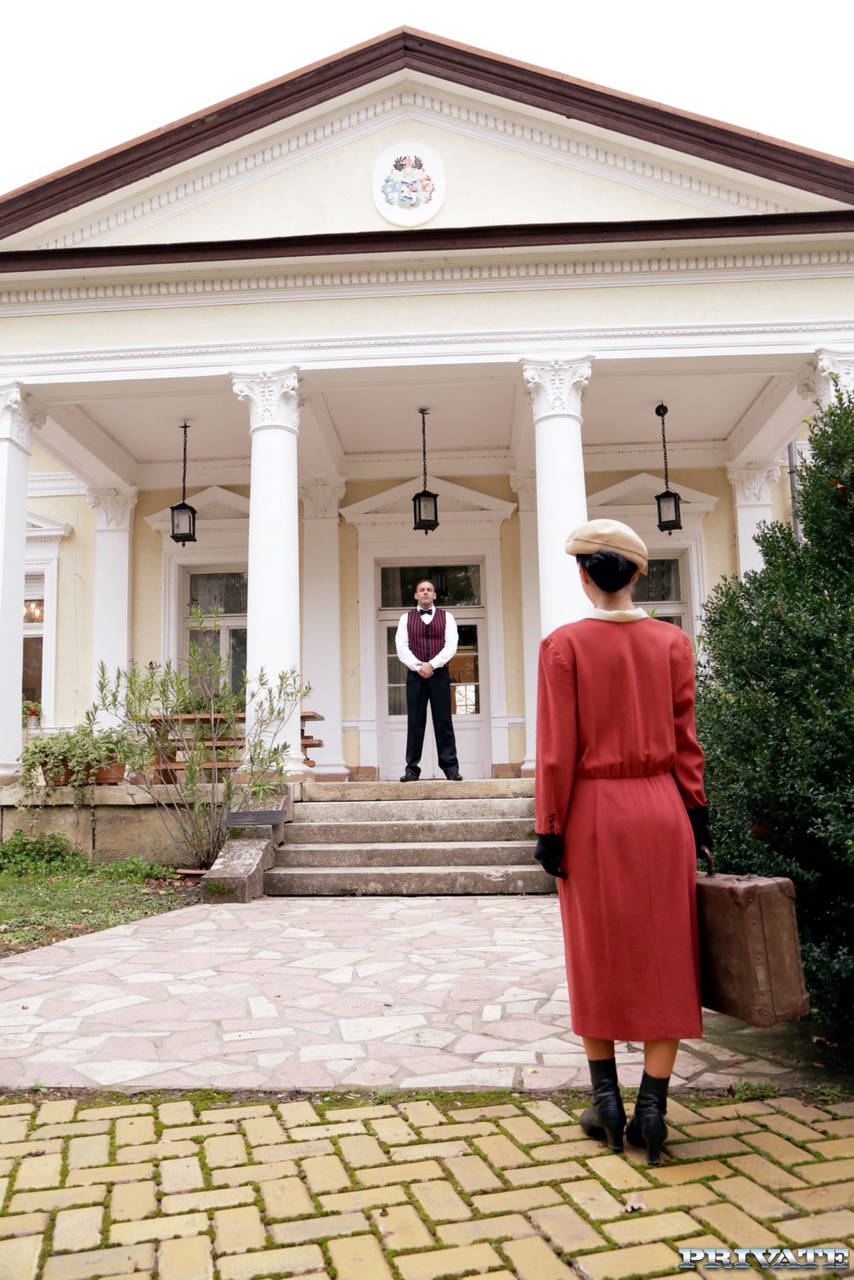 Petite Hungarian Maid Jessyka Swan Anal Threesome With Two Gentlemen