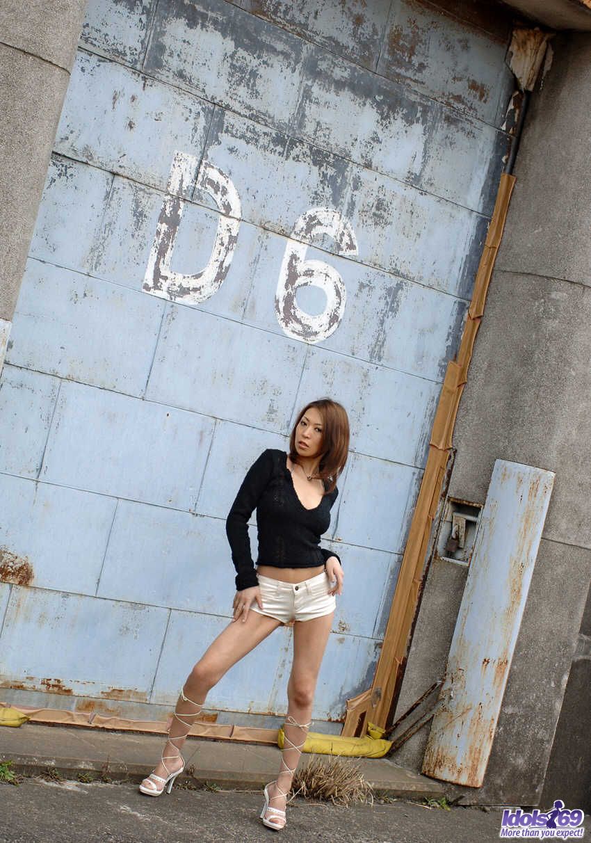 موديل ياباني عاري جون كوساناجي