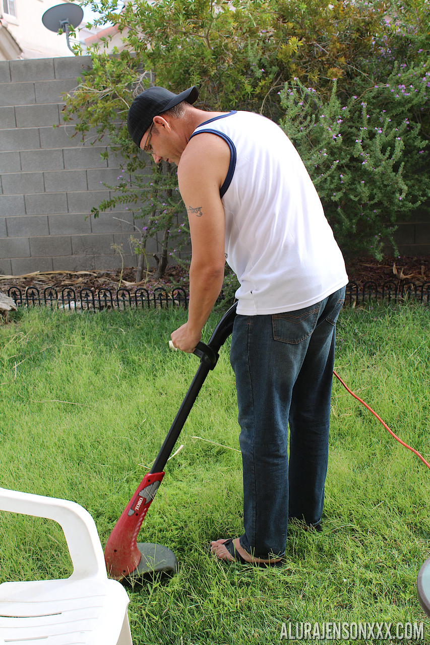 बड़े स्तनों वाली निम्फोमेनिया अलुरा जेन्सन को माली द्वारा चूत में क्रीमपाई किया जाता है