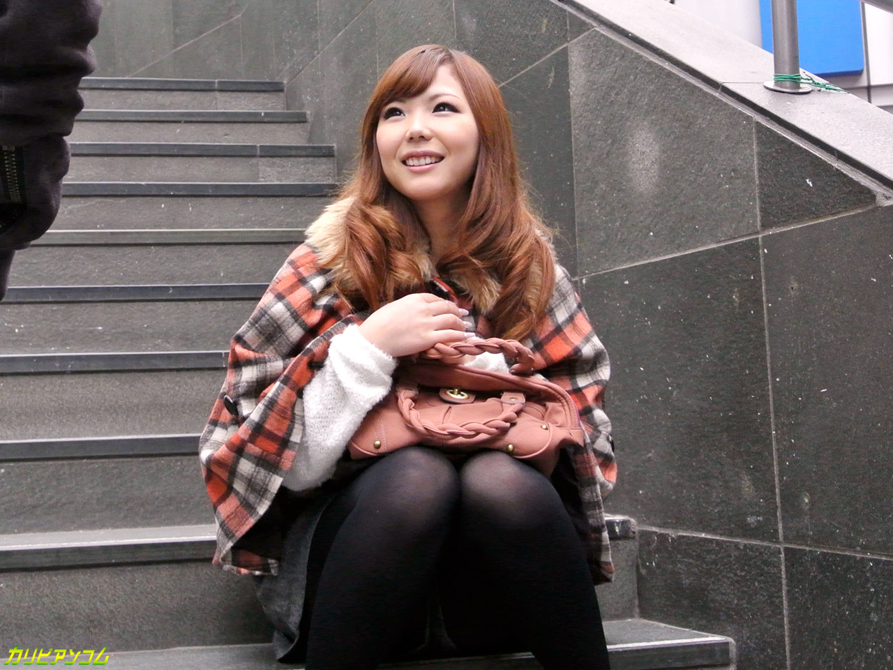 ハードコア日本の赤毛の久木花音が激しいピストンを受ける