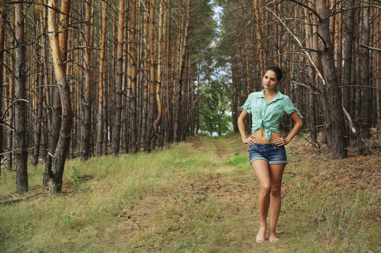 Alise Moreno 热辣图集 由 Met Art 呈现