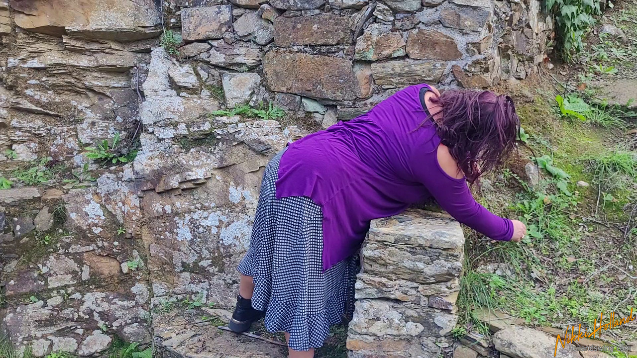 نيكي هولاند عارية في هولاند سوينغ XXX