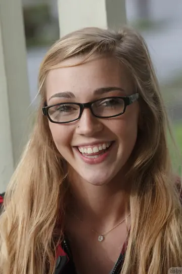 Kendra Sunderland – Slim Blonde with Big Tits and Glasses Strips Nude