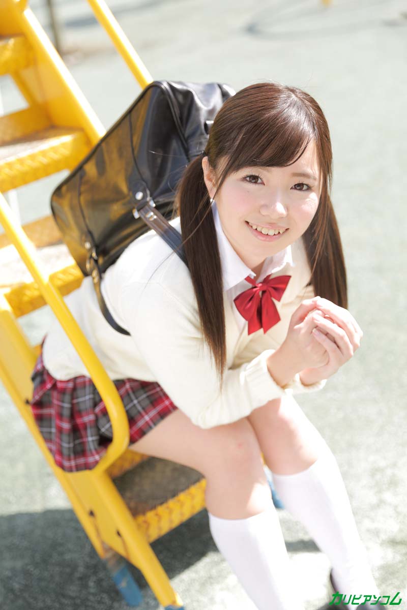 天真的日本女学生西川千寻弯腰被操