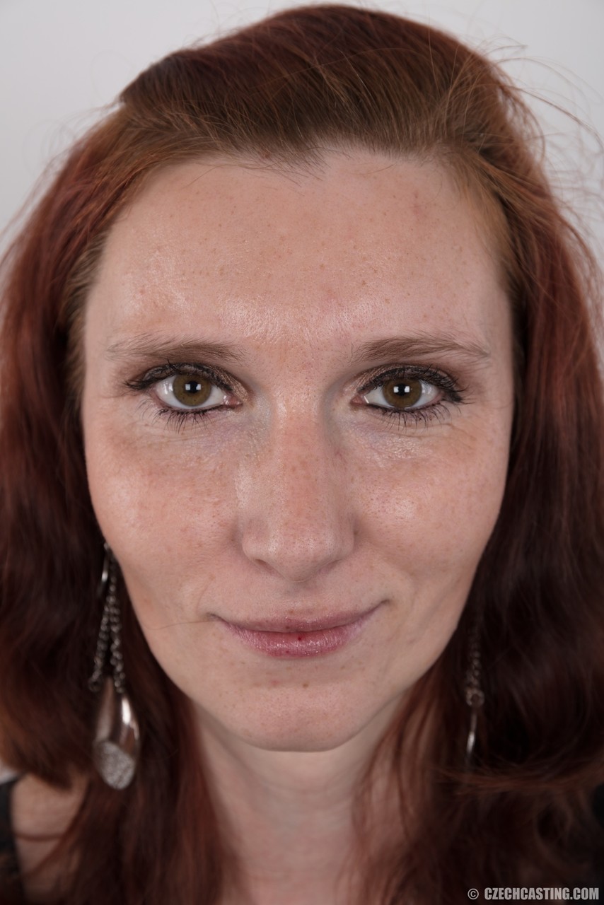 Naked Redhead Amateur Hanka Shows Closeup Pussy