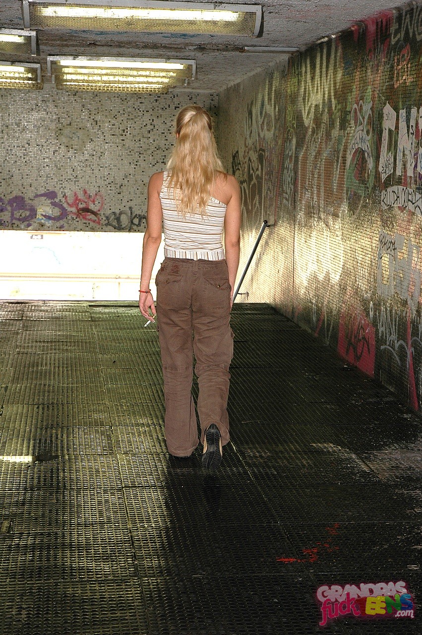 Grandpa Gets Rimjob and Blowjob from Teen Dolly Ann Before Hard Fucking