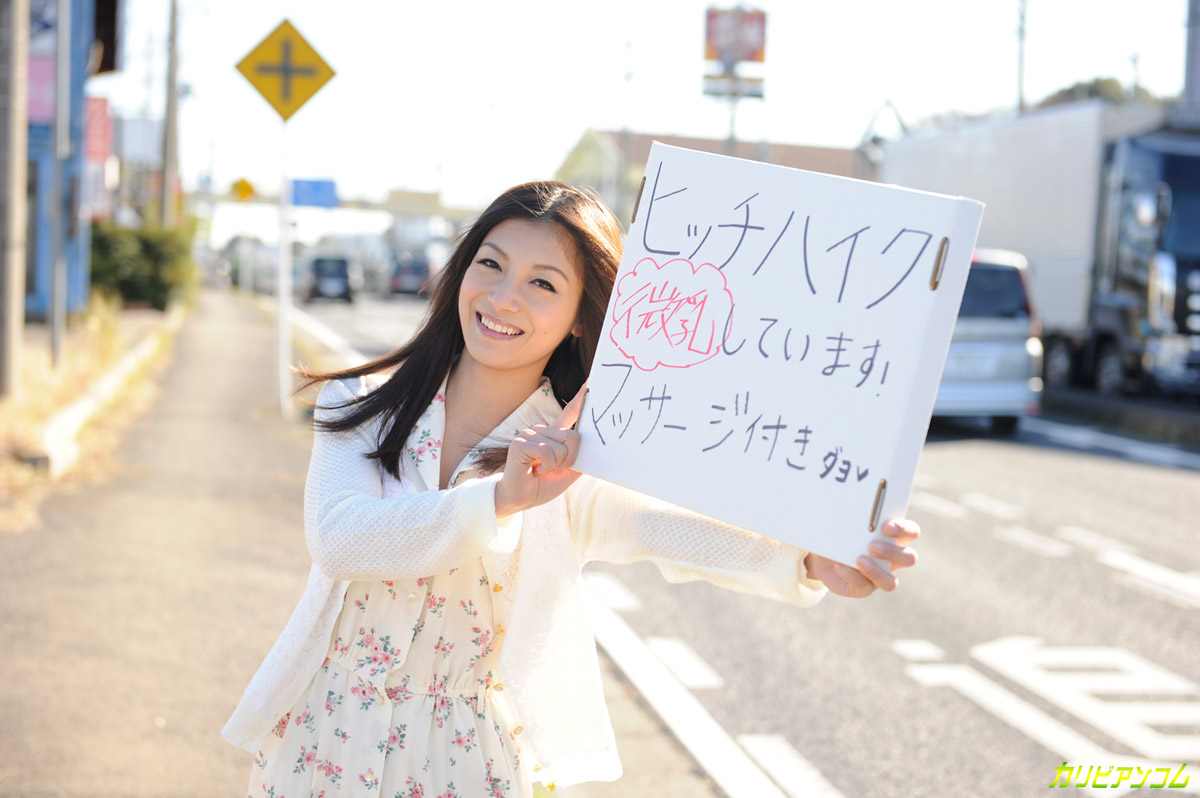 アミマナカの毛が指でいじられそして犯されそして射精される