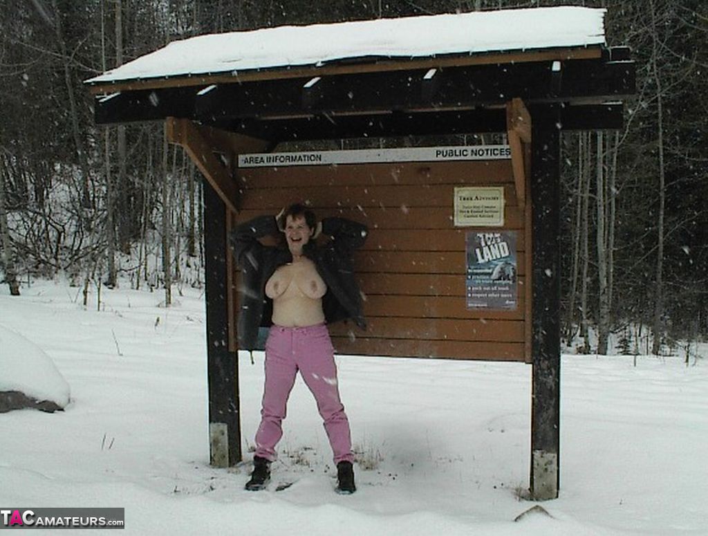 Mature Amateur Misha Milf Stands And Lays Naked On Snow