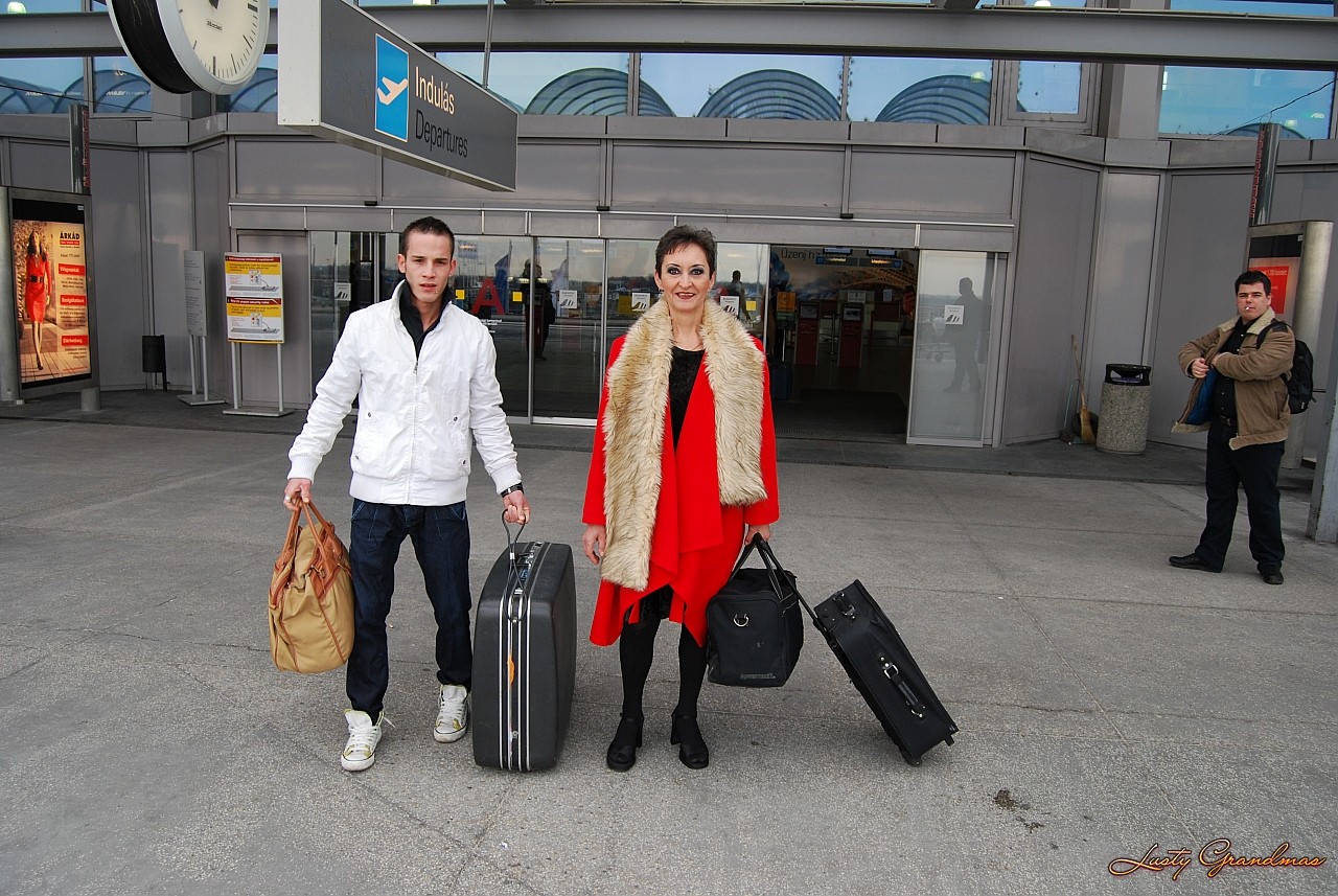 Schlank All Natürlich Oma Rimming Junger Liebhaber Für Haarene Muschi Penetration