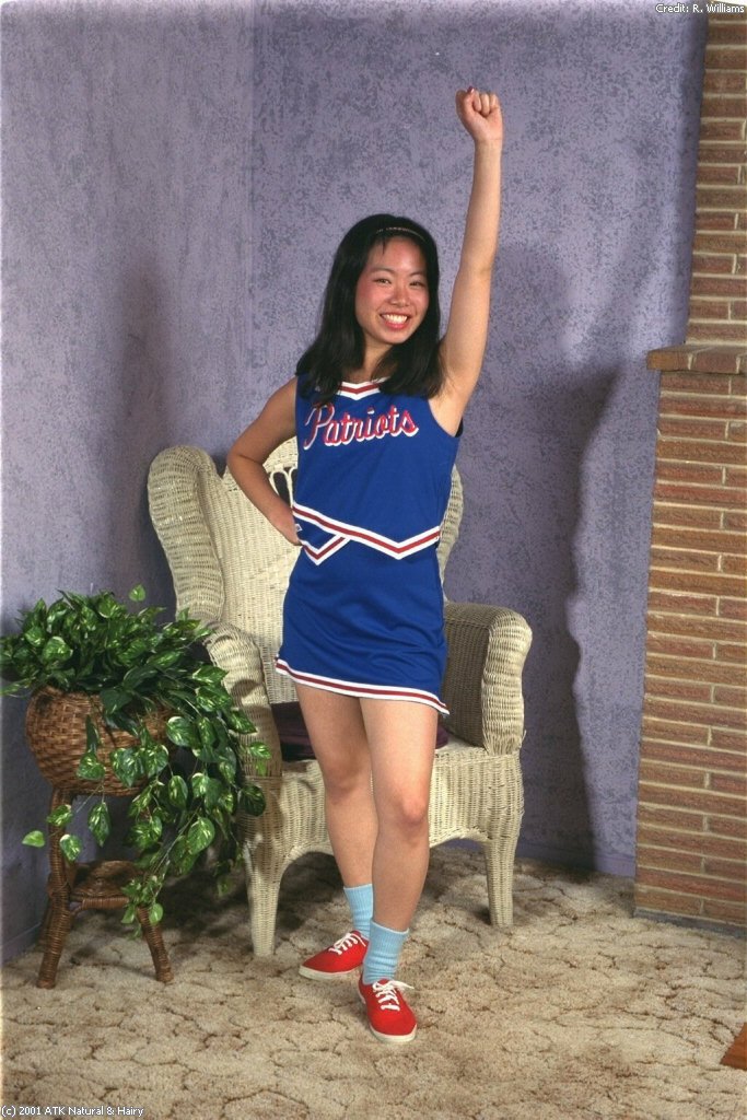 毛深いアマチュアアジアのアイビーがマンコをさらす