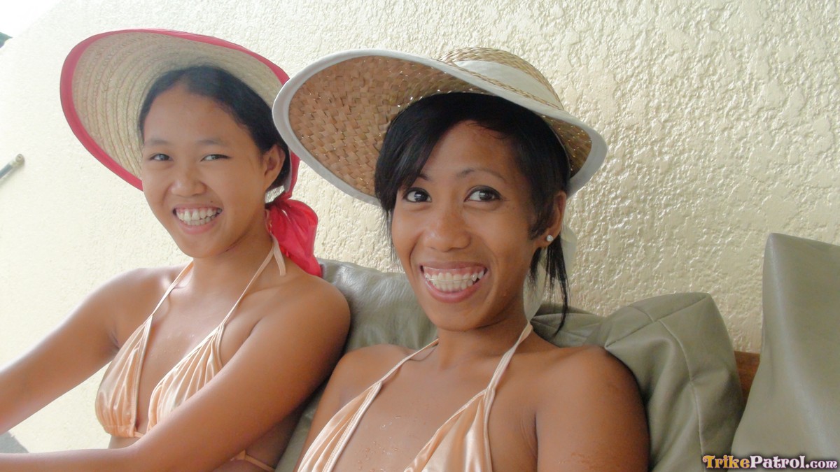 सुंदर फिलिपिनो जेरेमे और मायका के साथ पीओवी त्रिगुट मोटे लंड को साझा करते हुए