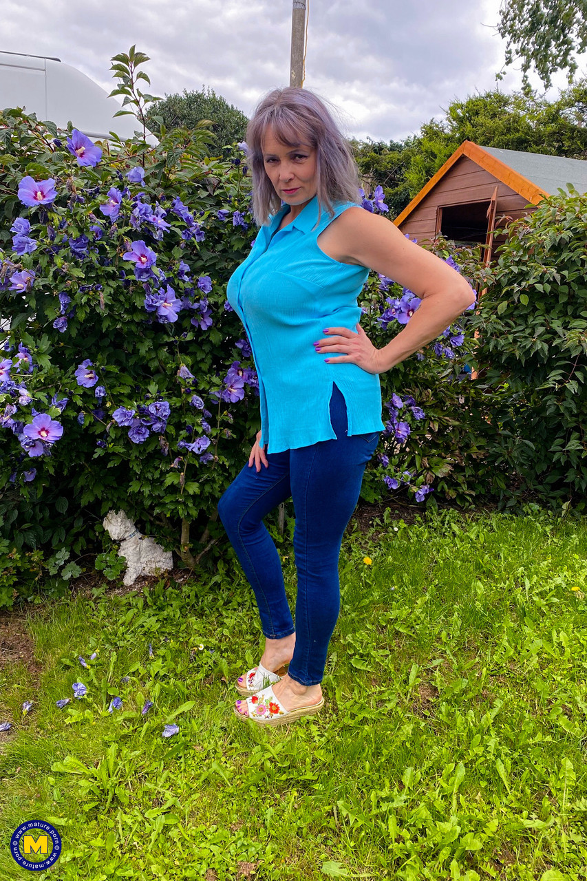 Mature Woman Dildos Her Pussy With Huge Boobs