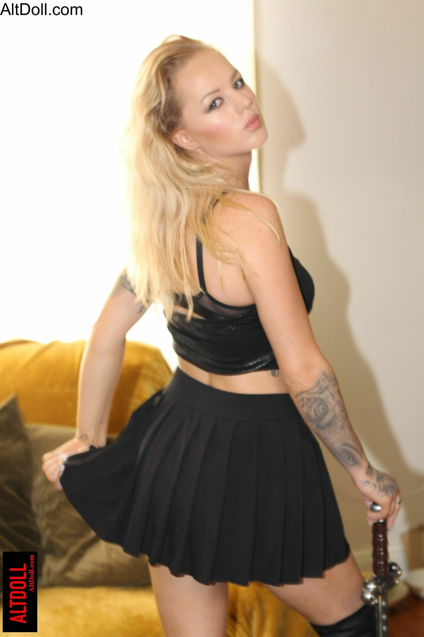 呈现Alt Doll在热Xxx行动中