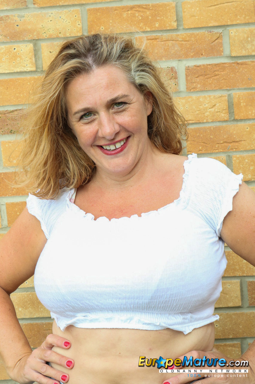 Maduro Beau Diamantes Se Masturba Ao Ar Livre