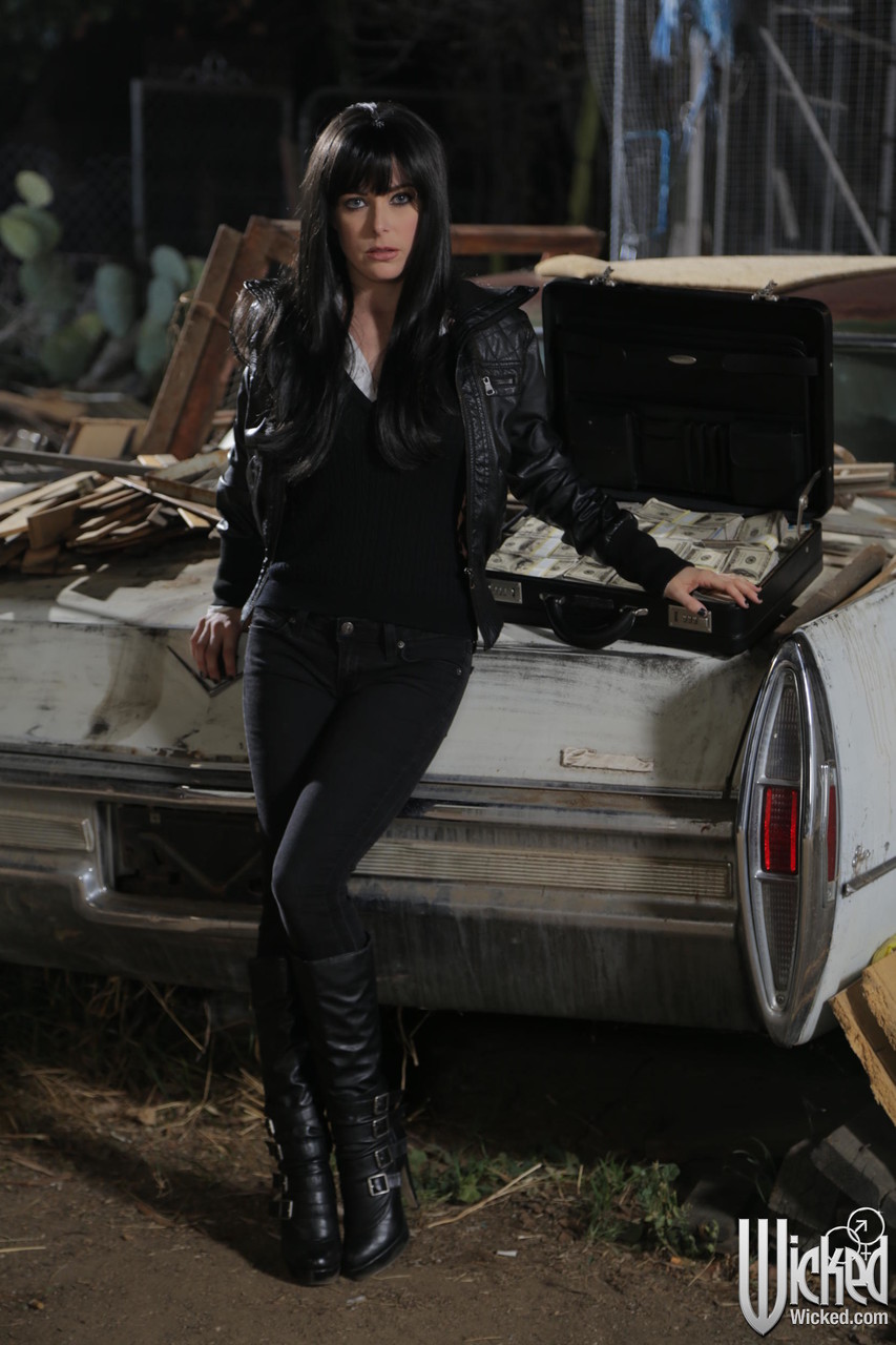 Penny Pax Offre Une Tête Séxy Avec De Jolis Naturels