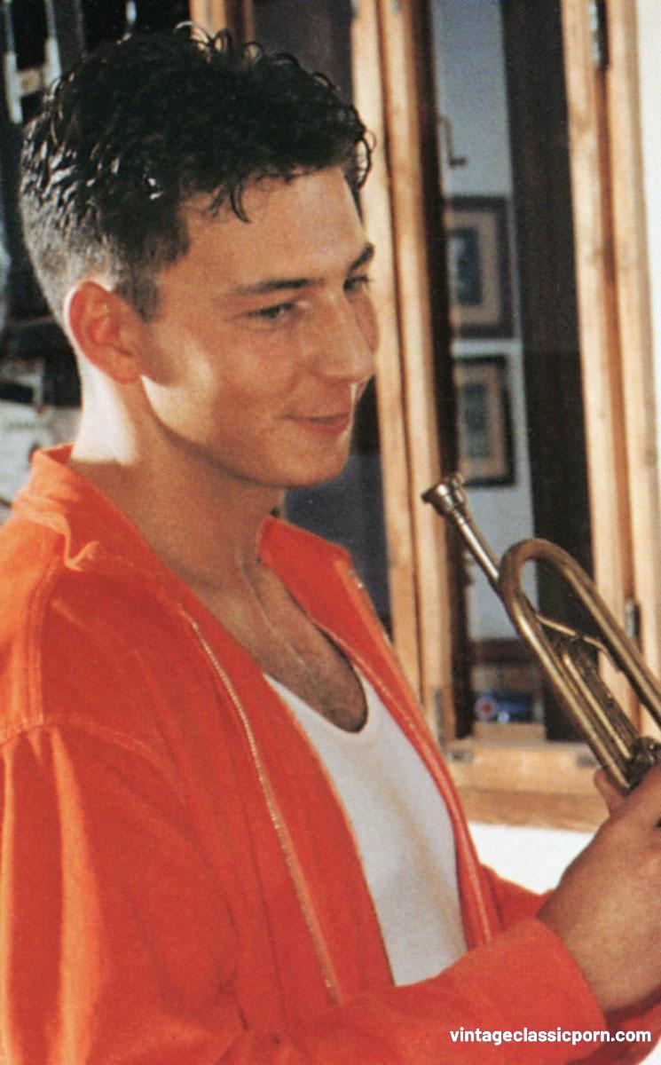 الرجل الجميل يستمتع بالجنس الشرجي وال вагиналь مع السيدات المتمردة